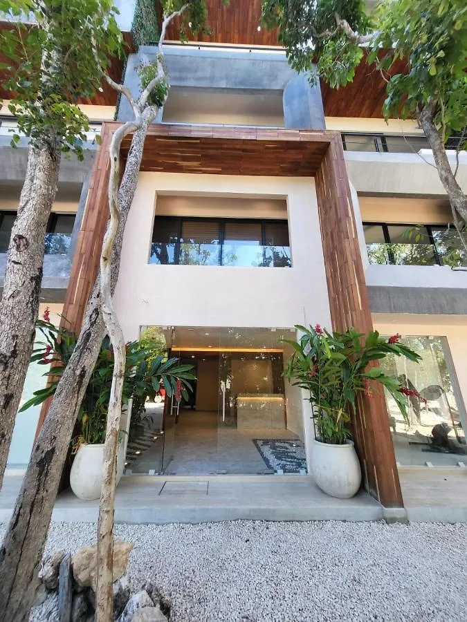 Queen Bed Suite, Infinity Pool & Fast Wifi, Nespresso & Netflix Tulum Apartment